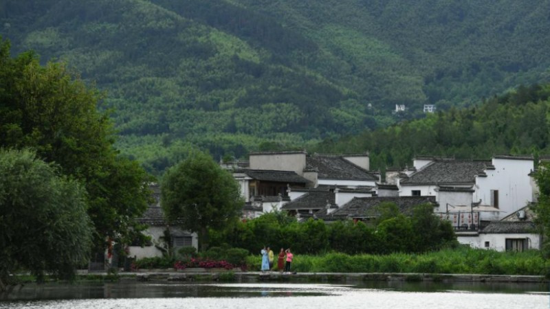 Hangzhou-Huangshan high-speed railway promotes tourism industry for cities along line