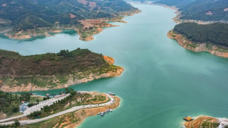 Scenery of Wanfeng Lake in Nanpan river town, SW China