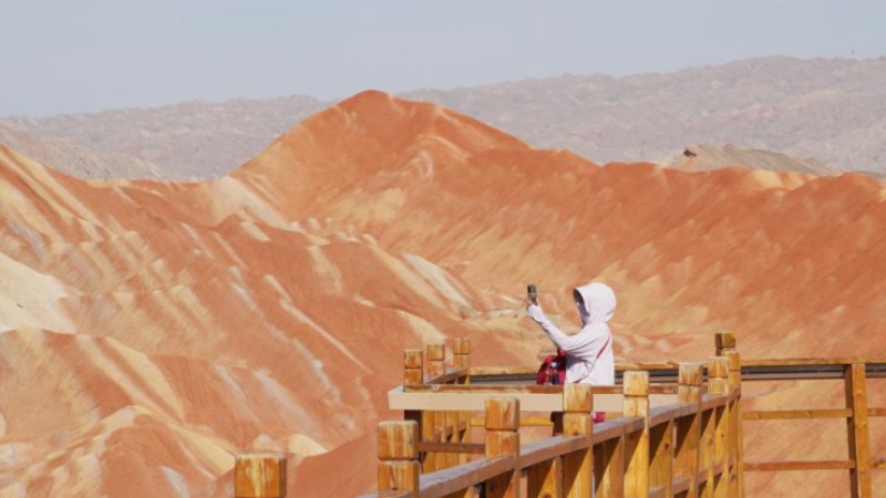 Danxia National Geological Park in NW China attracts tourists with unique landscape