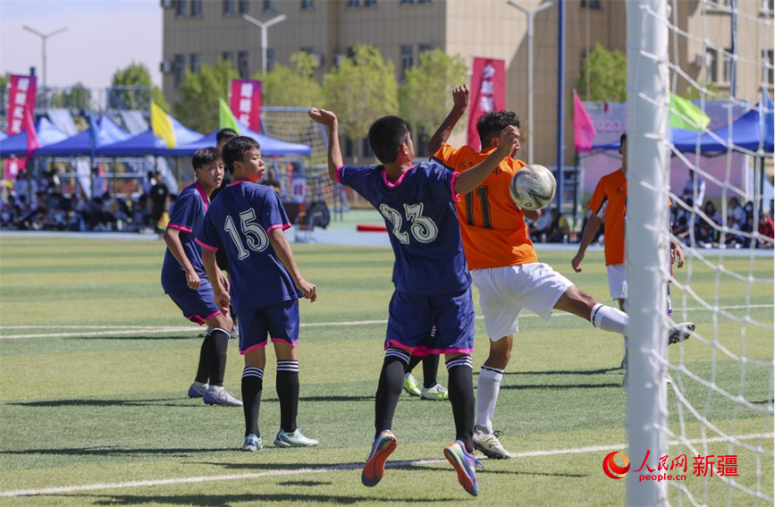 Friendly youth football tournament held in Kashgar, NW China's Xinjiang