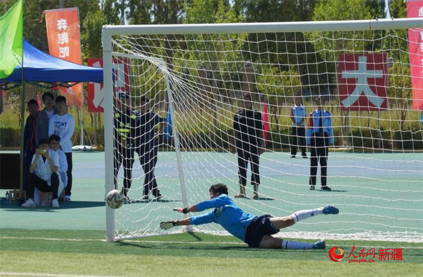 Friendly youth football tournament held in Kashgar, NW China's Xinjiang