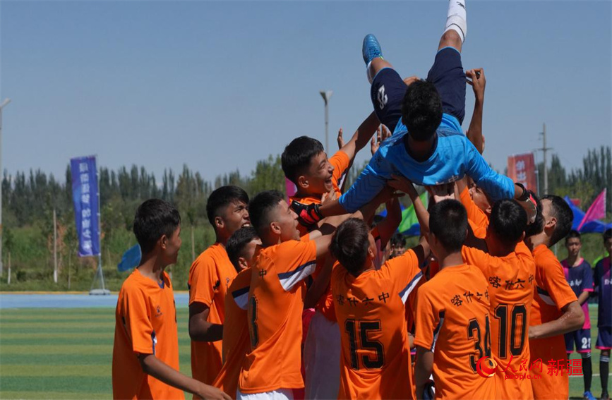 Friendly youth football tournament held in Kashgar, NW China's Xinjiang