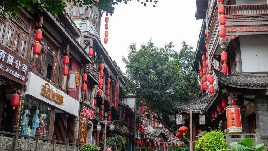 Hometown of Moutai strives to promote tourism, liquor industry