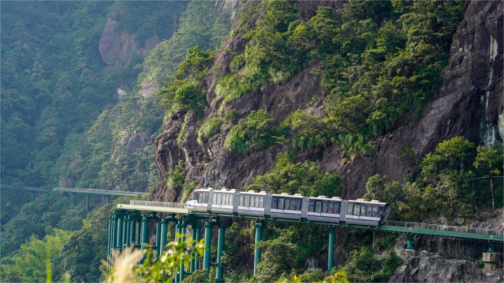 "Cliff shuttle trains" to provide unparalleled travel experience in east China