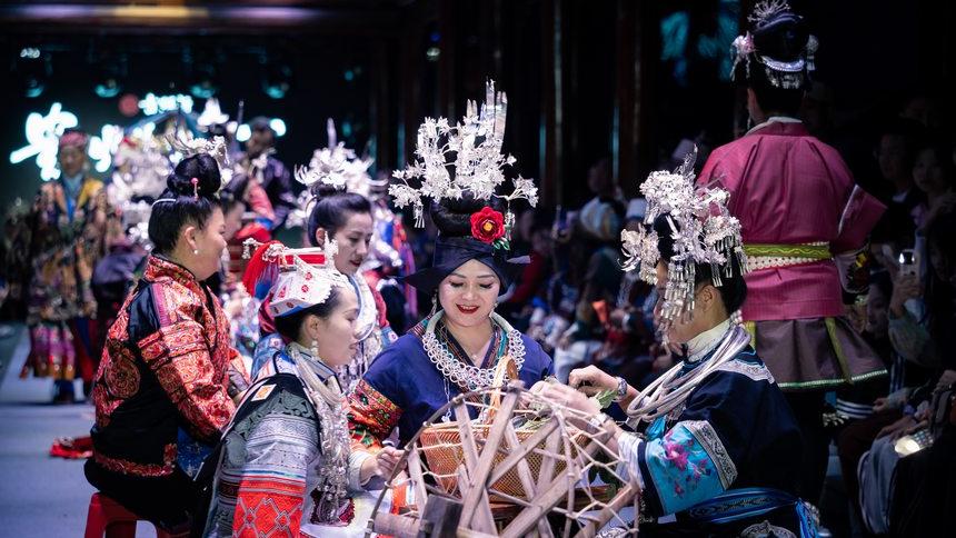 Village fashion show in SW China's Guizhou makes splash