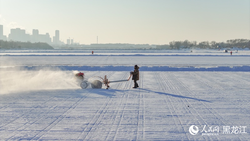 Where does the "ice" for Harbin Ice and Snow World come from?