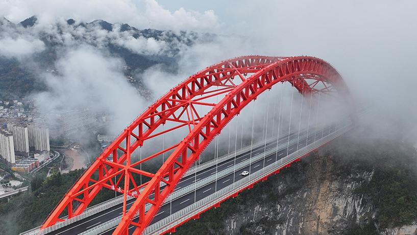 Misty view of Loushuihe Bridge in C China's Hubei