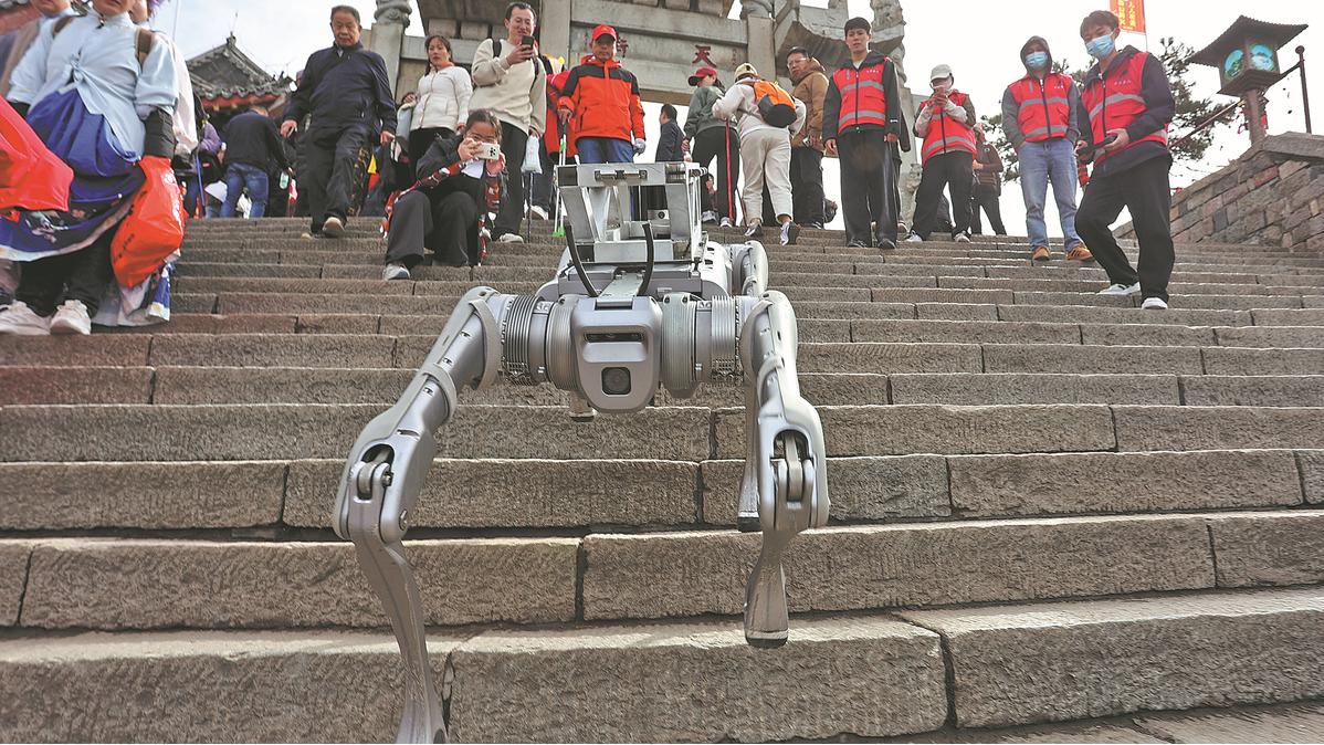 Futuristic robo-dogs battle Mount Taishan's trash problem