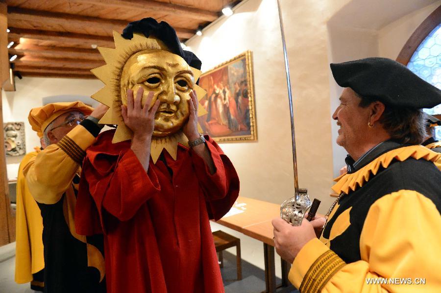 A contestant prepares before Gansabhauet in Sursee, Nov. 11, 2012. Gansabhauet (cutting down the goose from a rope) was held in the town of Sursee near Lucerne, central Switzerland on Sunday to celebrate the St. Martin's Day. (Xinhua/Wang Siwei)