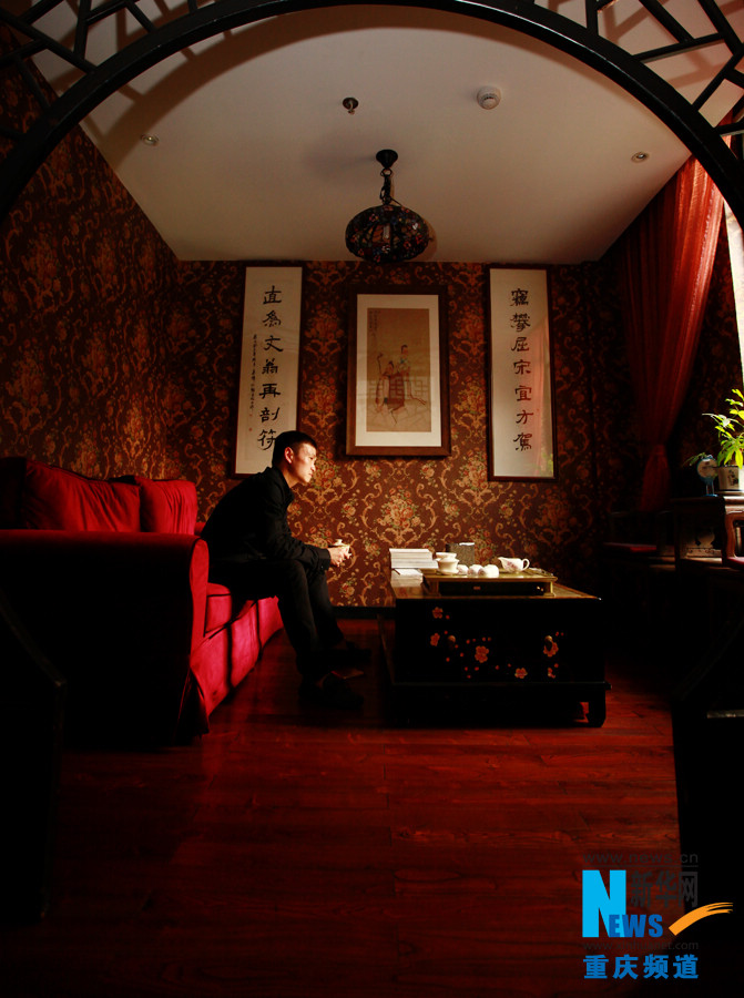 Liu enjoys the peace and comfort in the Shouzuo Mansion in Chongqing on Oct. 18, 2012.