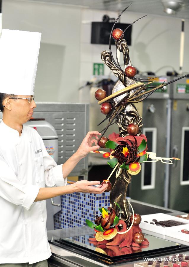 A contestant makes his creation at a qualifying test for the World Chocolate Masters (WCM) competition in Taipei, southeast China's Taiwan, Nov. 20, 2012. The winner of the qualifying test in Taiwan will also compete with counterparts from Chinese Mainland, Australia and Singapore in 2013, who will strive for the qualification within the scope of Asian-Pacific region to take part in the WCM competition. (Xinhua/Wu Ching-teng) 