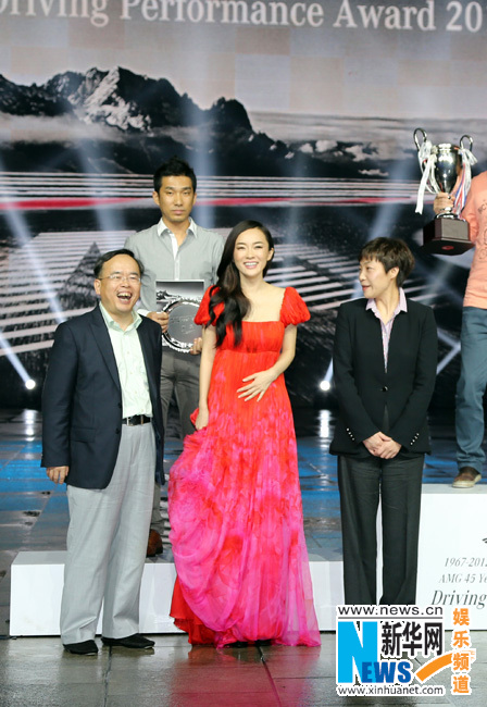 Chinese actress Huo Siyan attends AMG Driving Performance Award 2012 in Guangzhou, South China, November 21, 2012.(Xinhua Photo)