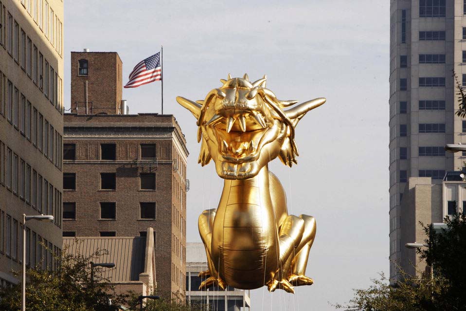 A huge balloon flies during the 2012 Thanksgiving Day Parade in Houston, the United States, Nov. 22, 2012. (Xinhua/Song Qiong)