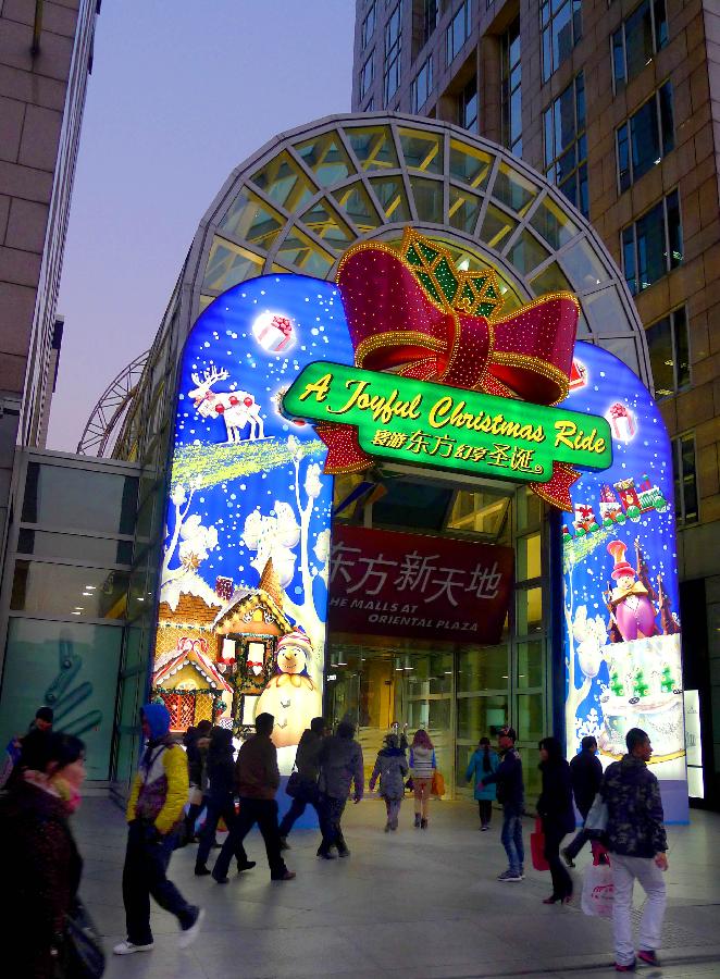 Christmas decorations are seen in downtown Beijing, capital of China, Nov. 29, 2012. (Xinhua/Li Wenming) 