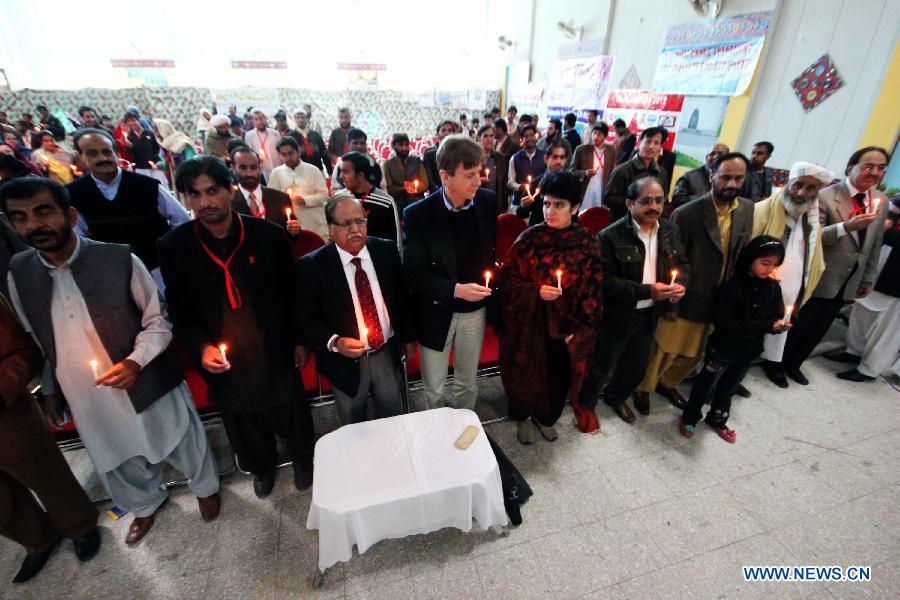 People hold candles during a ceremony to mark the World AIDS Day in southwest Pakistan's Quetta, Dec. 1, 2012. The World AIDS Day which is annually observed on Dec. 1, is dedicated to raising awareness of the AIDS pandemic caused by the spread of HIV infection. (Xinhua/Iqbal Hussain)