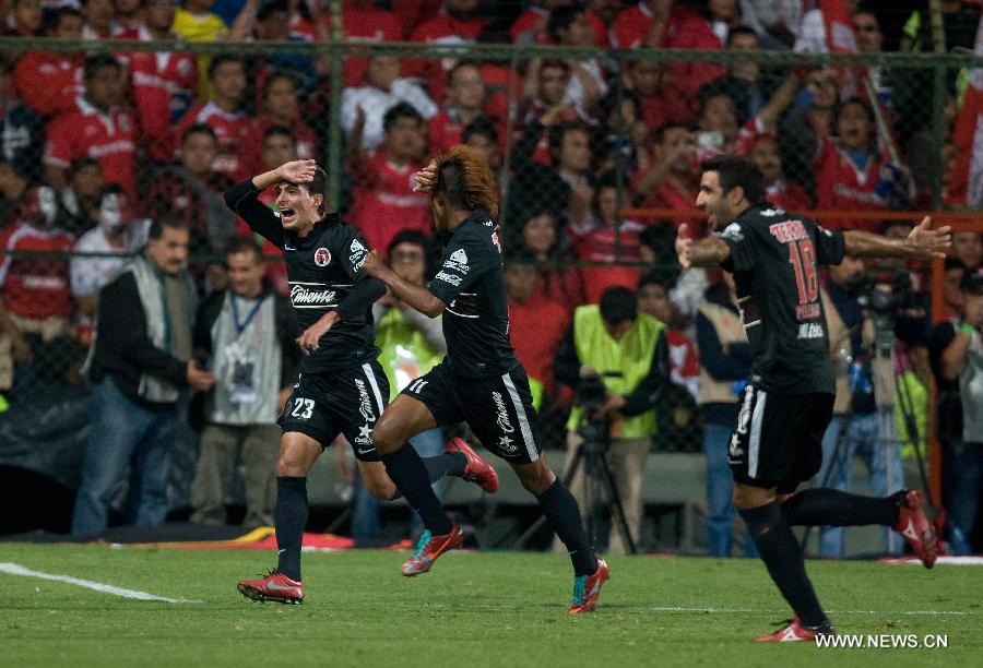 Player Richard Ruiz (L) of Tijuana celebrates his score with his teammates during their Mexican Apertura tournament final football match against Toluca, held at the Nemesio Diez stadium, in Toluca, State of Mexico, Mexico, on Dec. 2, 2012. (Xinhua/David de la Paz) 