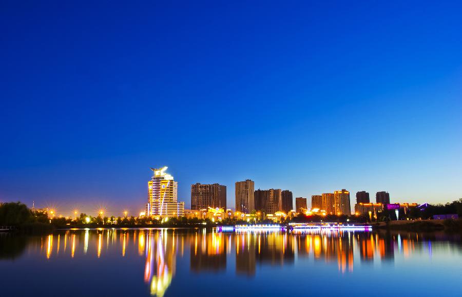 Photo taken on Oct. 4, 2012 shows the night scene of Yinchuan, capital of northwest China's Ningxia Hui Autonomous Region. (Xinhua/Wang Peng) 