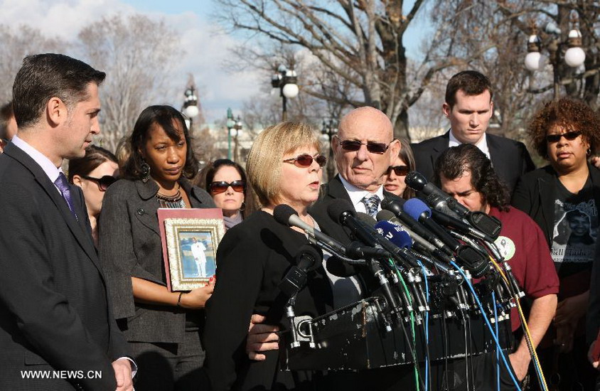 Family members who have lost their beloved ones and survivors of mass shootings gather in front of the Capitol Hill in Washington D.C. on Dec. 18, 2012. Families of victims share with the media a letter signed by families who have lost beloved ones in all of the recent mass shootings across the country. The letter will be delivered to the White House and Members of Congress. (Xinhua/Fang Zhe) 