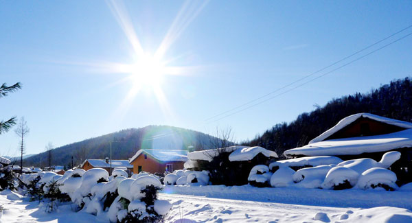 Being the northernmost province in China, Heilongjiang enjoys a winter tourism boom every year. In addition to its rich variety of snow sports, the province also attracts large numbers of visitors who come in search of an authentic experience living in its suburban areas. (Photo: China.org.cn)