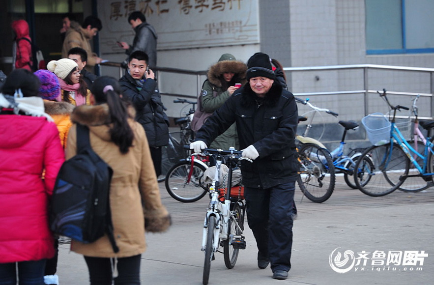 Zhang Shanxue at the examination site. (Photo/yx.iqilu.com)