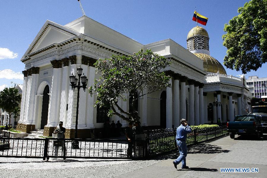 Soldiers guard Venziela's National Assembly in Caracas, capital of Venezuela, on Jan. 9, 2013. Venezuela's Supreme Court on Wednesday upheld the government's decision to delay the inauguration of ailing President Hugo Chavez, who is recovering from surgery in Havana, Cuba. (Xinhua/Juan Carlos Hernandez)