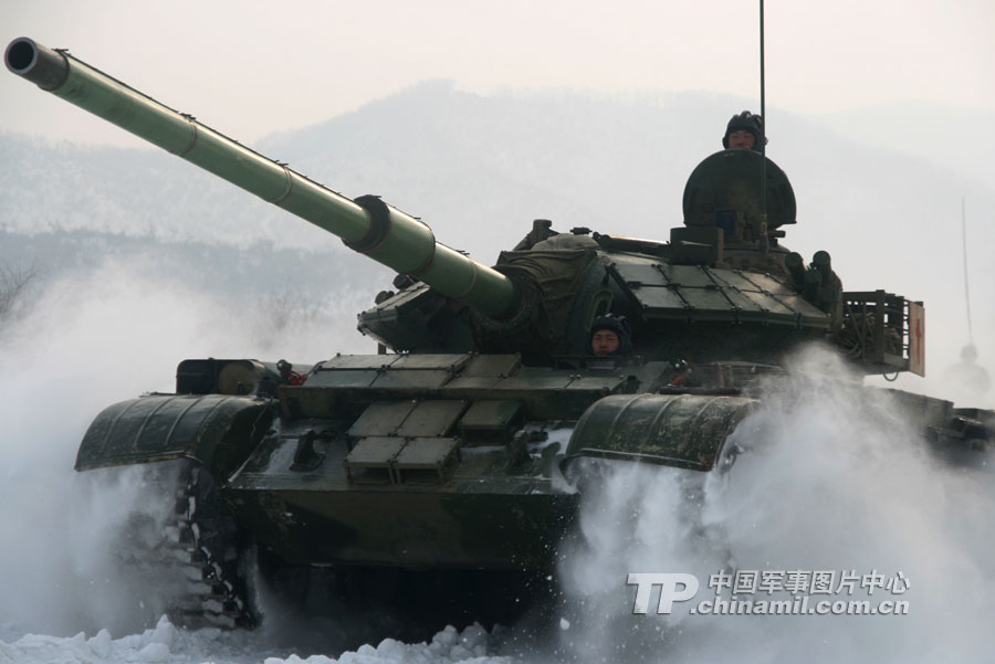 An armored regiment under the Shenyang Military Area Command (MAC) of the Chinese People's Liberation Army (PLA) organized its armored vehicles to conduct actual-troop and live-ammunition drill on January 14, 2013, in a bid to temper troops' combat capability under extreme cold conditions.(China Military Online/Xu Zhilin)