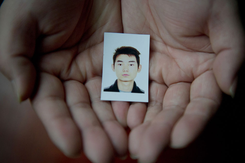 A photo taken on Jan. 15 shows the picture of a boy named Yue Ting, who was born in October 1992 and ran away from home at the age of 20. With the approach of the Spring Festival, a time for family reunion, Yue’s parents desperately look forward his return. (Xinhua/Guo Chen)