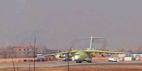 The prototype of China's first indigenously-developed heavy transport aircraft, Y-20, prepares to take off from an unidentified airport for its first test flight Saturday afternoon, January 26, 2013. (Photo/People's Daily)