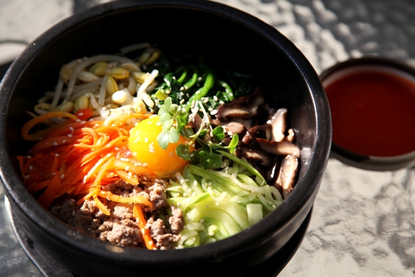 The bibimbap, or Korean stone pot rice (Photo by Fan Zhen/China Daily)