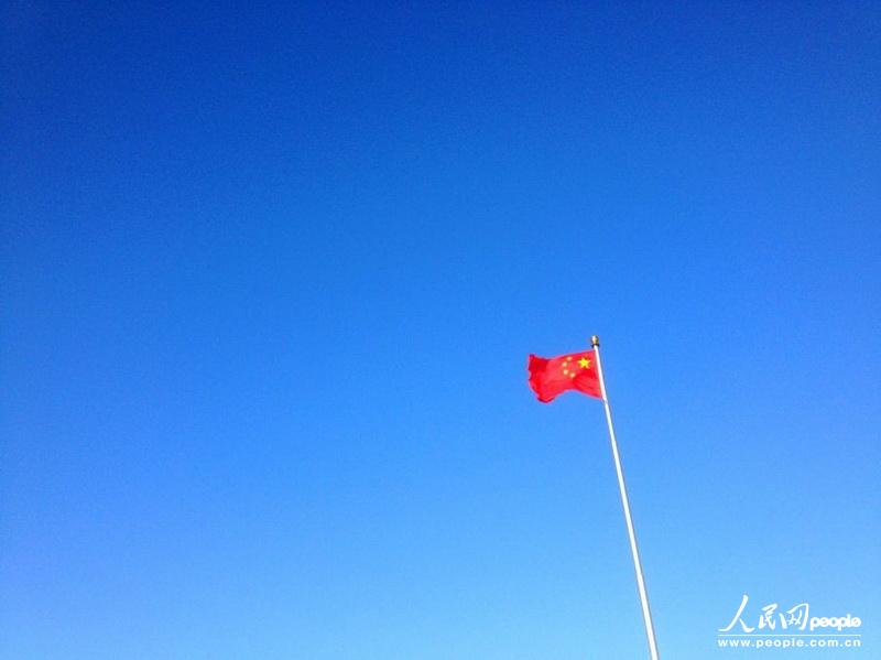 Blue sky reappears over the Tian'anmen Square in Beijing, Feb. 1, 2013. Beijingers experienced 25 foggy days last month. (People’s Daily Online/Weng Qiyu) 