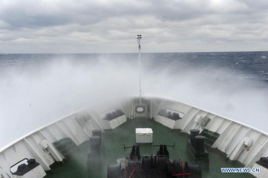 Chinese marine surveillance ship Haijian 137 braves fresh gale as it carries out a regular patrol in waters surrounding the Diaoyu Islands on Feb. 11, 2013. The fleet of Chinese marine surveillance ships met with fresh gale as they continued regular patrol surrounding the Diaoyu Islands on Feb. 11.(Xinhua/Zhang Jiansong)