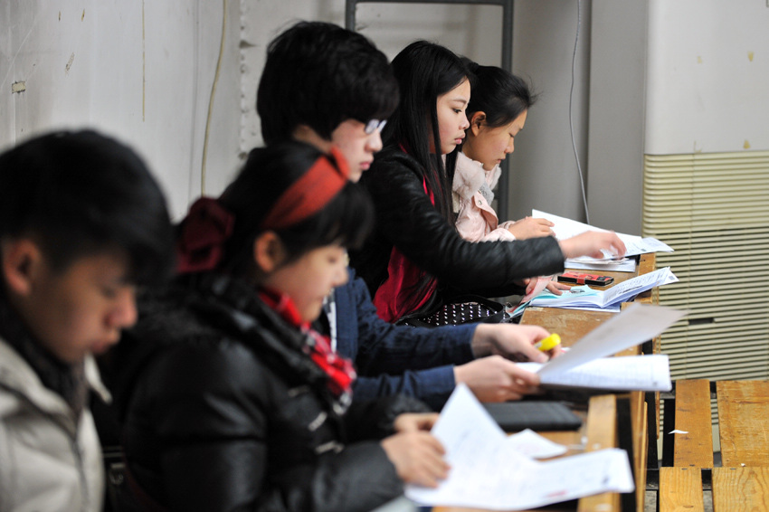 The photo shows the enrollment site of Beijing Film Academy on Feb. 18, 2013. Beijing Film Academy plans to recruit 513 new students in 25 professional directions in 2013. Candidates should first submit online application and confirm on site. The online application has started since Jan. 10, 2013. The registration confirmation started on Feb. 17, 2013. (Photo/People’s Daily Online)