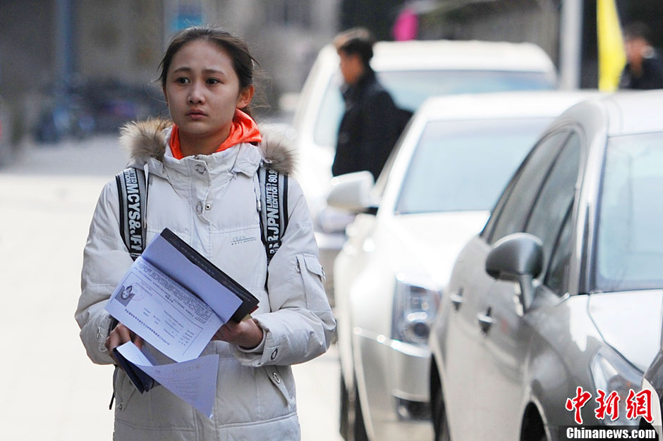 The photo shows the enrollment site of Beijing Film Academy on Feb. 18, 2013. Beijing Film Academy plans to recruit 513 new students in 25 professional directions in 2013. Candidates should first submit online application and confirm on site. The online application has started since Jan. 10, 2013. The registration confirmation started on Feb. 17, 2013. (Photo/Chinanews) 