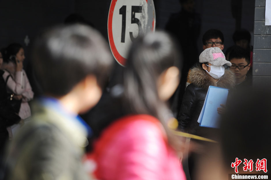 The photo shows the enrollment site of Beijing Film Academy on Feb. 18, 2013. Beijing Film Academy plans to recruit 513 new students in 25 professional directions in 2013. Candidates should first submit online application and confirm on site. The online application has started since Jan. 10, 2013. The registration confirmation started on Feb. 17, 2013. (Photo/Chinanews) 