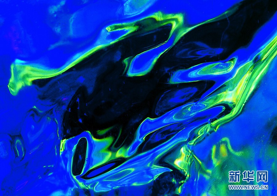 Stunning ice lanterns in microscopic view (Xinhua Photo/Li Guichun)