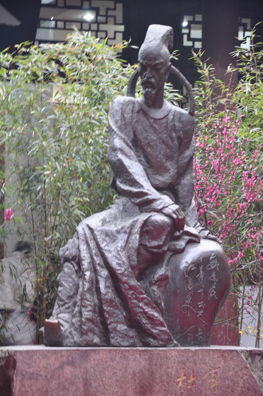 A cultural festival in commemoration of poet-sage Dufu is held in the Thatched Cottage of Du Fu in Chengdu, Feb. 7, 2013. Located at the side of the Flower Bathing Brook on the western outskirts of Chengdu, the Cottage has been rebuilt and converted into a museum to commemorate the realist poet Dufu of the Tang Dynasty. (China.org.cn)