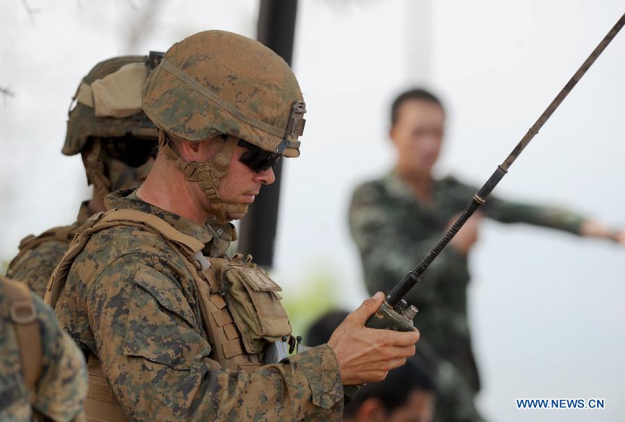 Soldiers from the U.S. and Thailand participate in the Cobra Gold exercise in Sukhothai, Thailand, Feb. 21, 2013. The 11-day multinational military exercise ended on Thursday. An estimated 13,000 servicemen from seven countries were participating in the Cobra Gold exercise, including those from Singapore, Malaysia, Indonesia, Japan, South Korea, the United States and Thailand. (Xinhua/Gao Jianjun) 