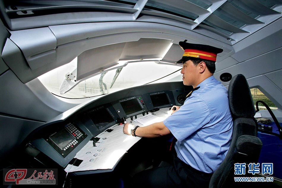 Li Xiaodong tests the line of Beijing-Guangzhou high-speed railway. He is a national model worker and a representative to the 18th National Congress of the CPC. (Photo/Xinhua)