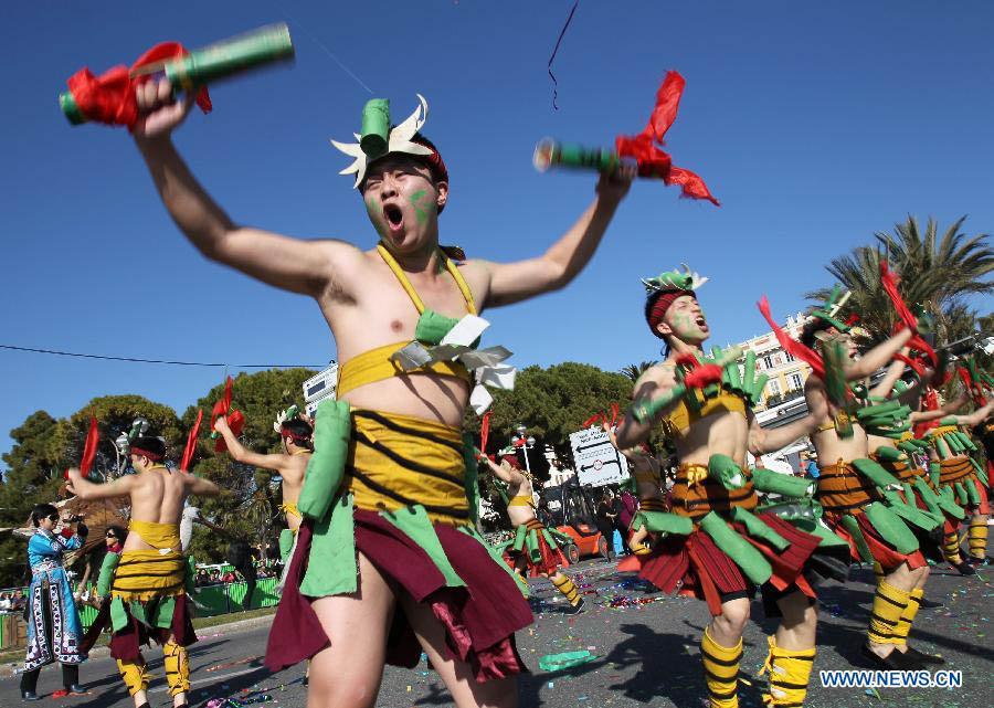 Chinese performers take part in the flowers parade during the 129th annual Nice Carnival parade, in Nice, southern France, March 2, 2013. (Xinhua/Gao Jing) 