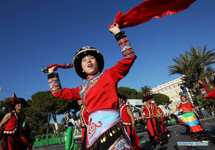 Chinese performers take part in the flowers parade during the 129th annual Nice Carnival parade, in Nice, southern France, March 2, 2013. (Xinhua/Gao Jing) 