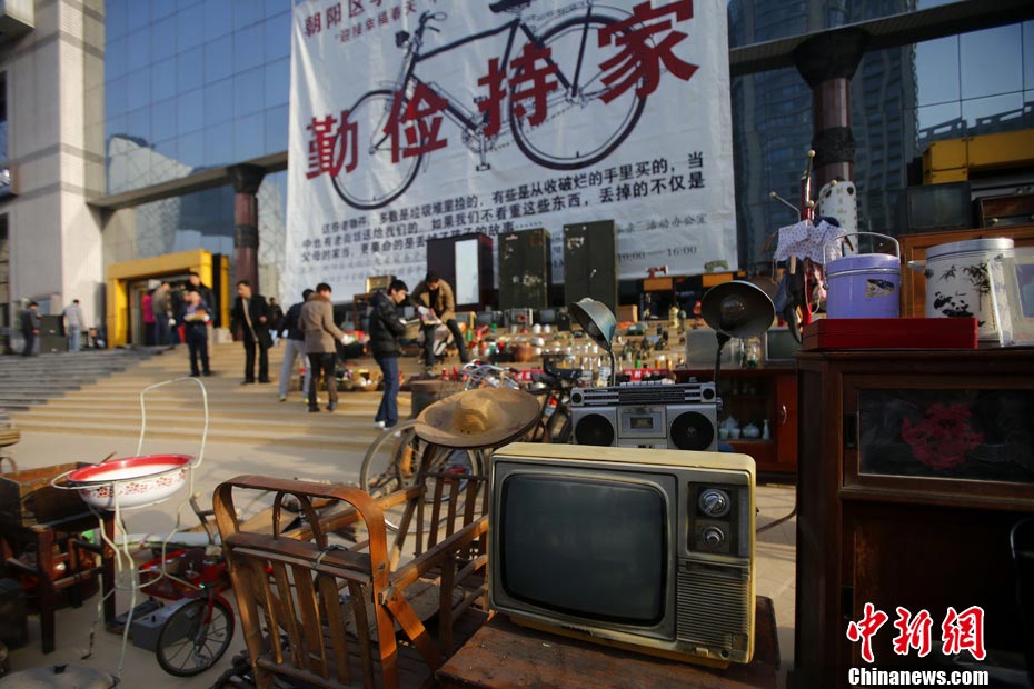 More than 4000 pieces of old-fashion furniture are being exhibited in the Cultural Centre of Chaoyang District, Beijing since March 3, 2013. The exhibition aims to make people more industrious and thrifty in managing household. These objects are divided into more than 20 categories including tools, utensils, lights, household electrical appliances, farming tools, office supplies, toys, etc.  (Photo/ CNS)