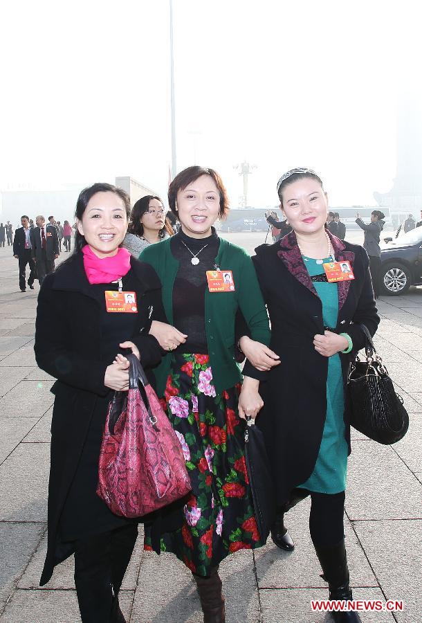 Members of the 12th National Committee of the Chinese People's Political Consultative Conference (CPPCC) walk to the Great Hall of the People in Beijing, capital of China, March 8, 2013. The third plenary meeting of the first session of the 12th CPPCC National Committee is to be held in Beijing on Friday. (Xinhua/Wang Shen)