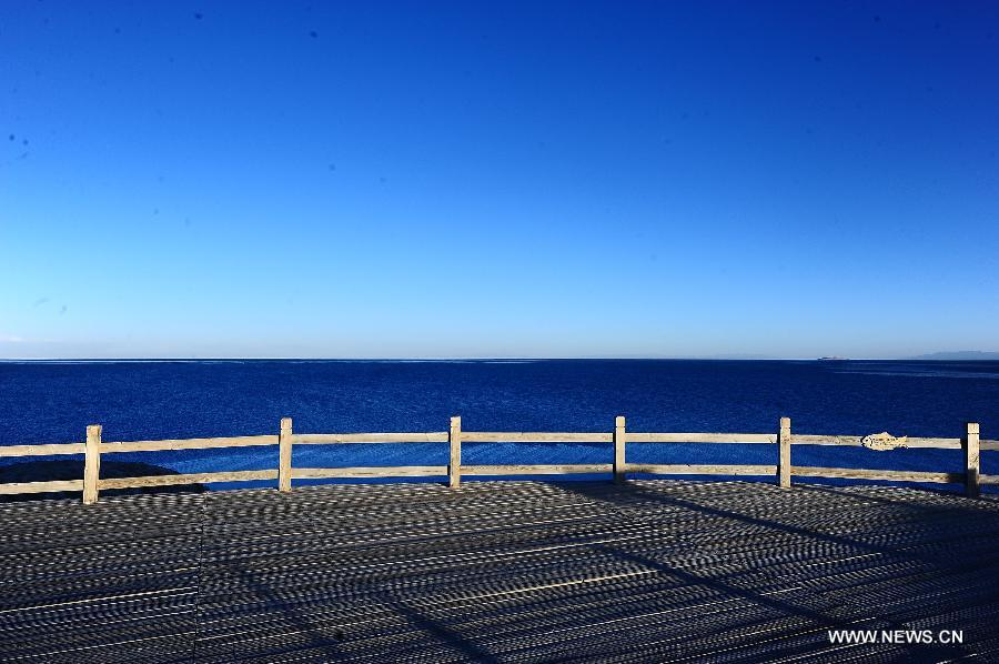 Photo taken on Dec. 13, 2012 shows the scene of Qinghai Lake in Xining, capital of northwest China's Qinghai Province. With investment and protection from State Government and Qinghai government, the level of Qinghai lake continues to rise and the area of the lake has been increasing year after year. Qinghai Lake covered an area of 4,317 square kilometers in 2008, which increased 4,354 square kilometers in 2012. The growth equals 6 times the area of West Lake, a famous lake in east China's Zhejiang Province. (Xinhua/Zhang Hongxiang) 