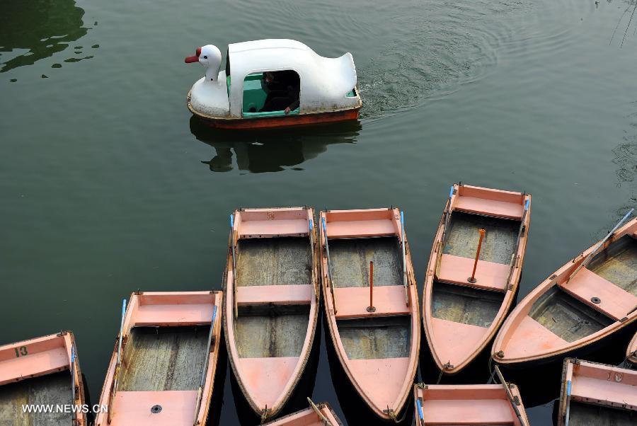 Citizens row on a lake at the botanical garden during the early Spring in Jinan City, capital of east China's Shandong Province, March 16, 2013. (Xinhua/Guo Xulei)  