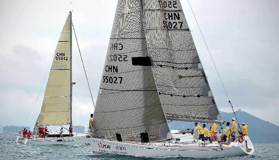 The sailing boats compete during the first day of racing at the 2013 Round Hainan International Regatta in Sanya, capital of south China's Hainan Province, March 21, 2013. (Xinhua/Guo Cheng)