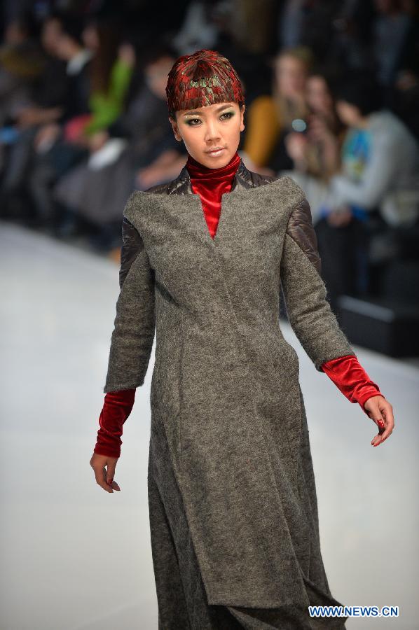 A model shows a creation during the BOSIDENG Down Wear Collection show of the 2013 China Fashion Week in Beijing, capital of China, March 26, 2013. (Xinhua/Li Xin) 