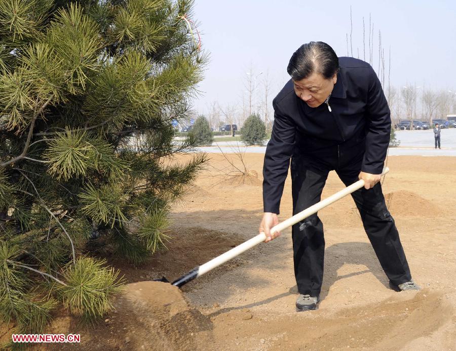 Liu Yunshan plants a sapling during a tree-planting event in Fengtai District in Beijing, capital of China, April 2, 2013. Chinese top leaders Xi Jinping, Li Keqiang, Zhang Dejiang, Yu Zhengsheng, Liu Yunshan, Wang Qishan and Zhang Gaoli joined in the tree planting event here on Tuesday. (Xinhua/Rao Aimin)