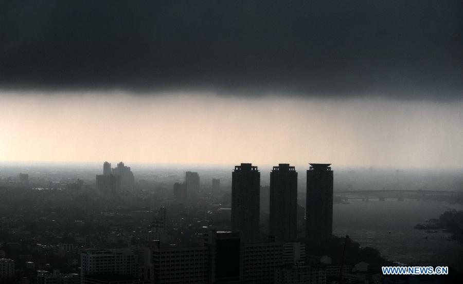 Clouds hover in the sky over Bangkok, Thailand, April 11, 2013. (Xinhua/Gao Jianjun)  