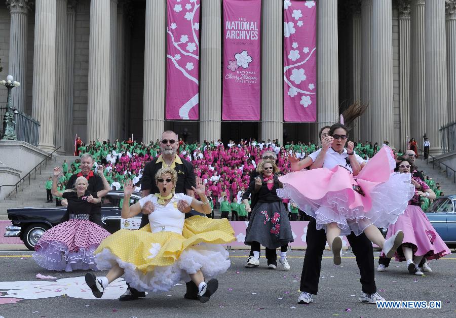 People perform during the annual National Cherry Blossom Festival Parade along Constitution Avenue in Washington D.C., capital of the United States, April 13, 2013. The parade is one of the US capital's biggest public events of the year, drawing about 100,000 spectators from around the world. (Xinhua/Wang Yiou) 