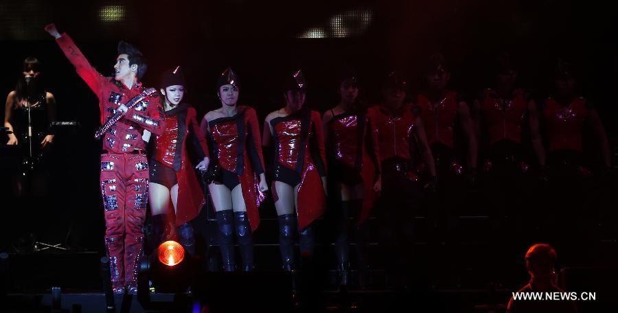 Chinese-American singer-songwriter Leehom Wang performs during Leehom Wang Music Man II-Open Fire at O2 Arena in London, Britain, April 15, 2013. (Xinhua/Wang Lili)  